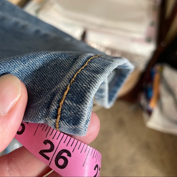 Levi’s Boyfriend Jeans Cropped Size 33 slightly distressed - Picture 3 of 6